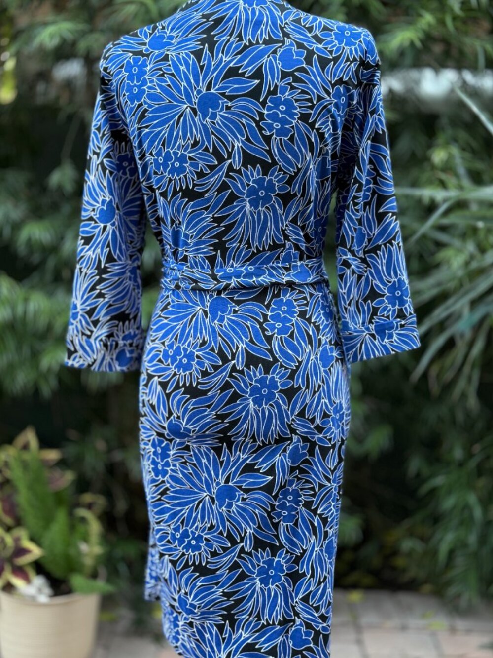 Diane von Furstenberg Blue Floral Silk Blend Wrap Dress Size 10 - Picture 3 of 13
